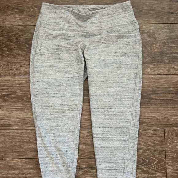 Gap Fit Gray Performance Cotton Capri Leggings Size Medium - Picture 1 of 9